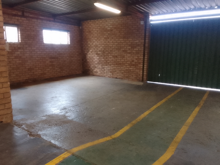 To Let commercial Property for Rent in Oos Einde North West